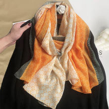 围巾秋冬女时尚百搭高档棉麻拼色字母文艺范披肩保暖防晒气质围脖