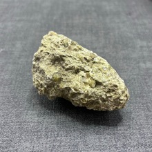 美国柱状黄石榴石国外矿物晶体教学标本奇石头原石收藏品观赏石