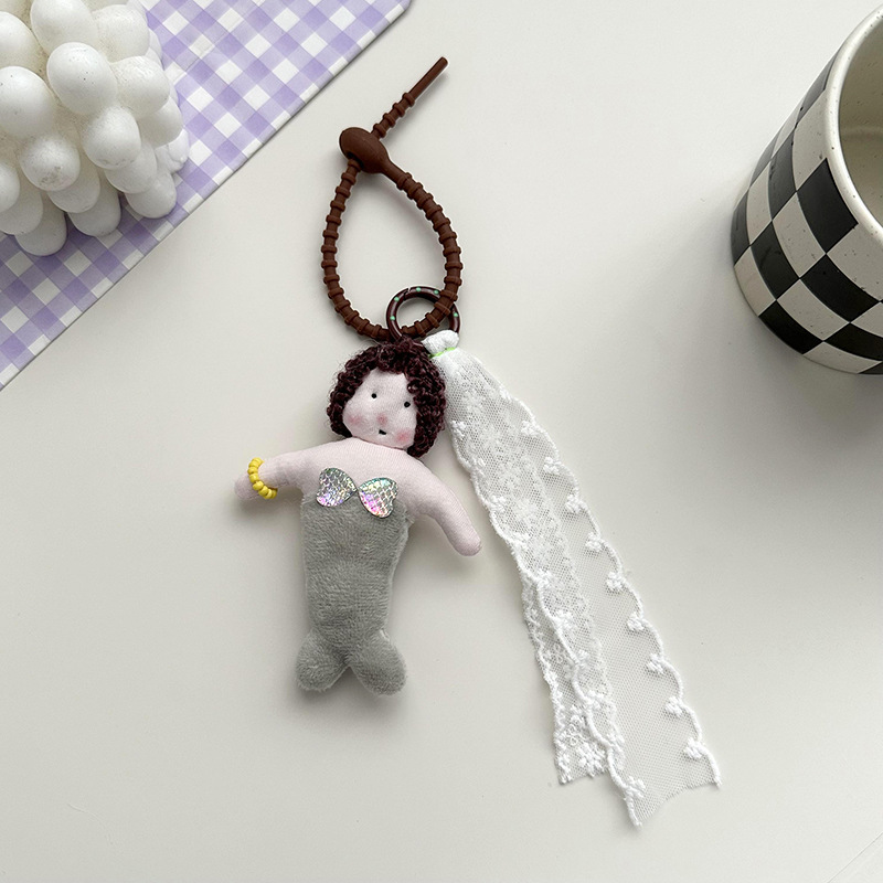 Sirena chica personaje muñeca dibujos animados colgante de encaje casual todo fósforo felpa rizado muñeca decoración accesorios a juego