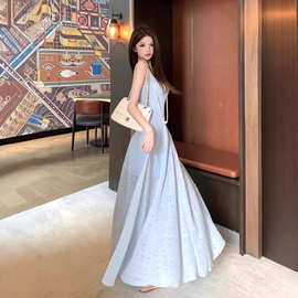 法式蓝色方领吊带连衣裙女2026夏海边度假气质感收腰显瘦蓬蓬长裙