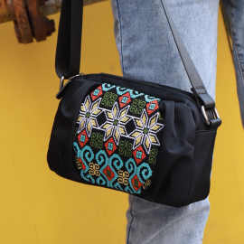 大容量简约刺绣挎包牛津布休闲女包经典三层单肩斜挎包百搭妈妈包