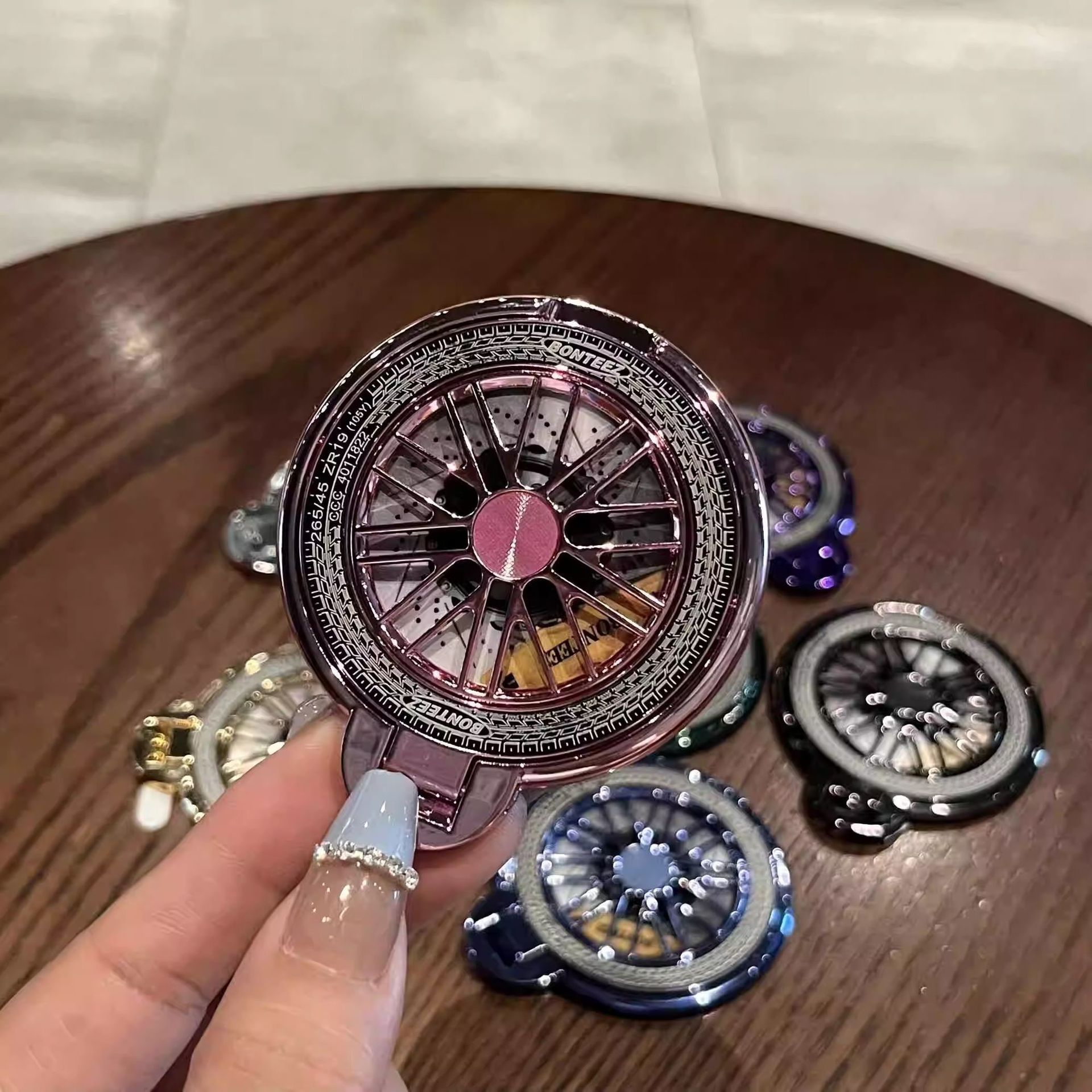 Soporte giratorio para teléfono con giroscopio adhesivo adhesivo adhesivo trasero de descompresión adhesivo adhesivo en la parte posterior de la carcasa del teléfono adhesivo potente hebilla de plástico