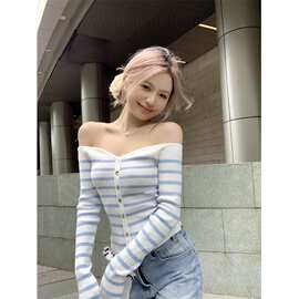 一字领蓝白条纹长袖针织衫女秋季修身显瘦打底衫纯欲短款露肩上衣