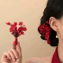 新娘侧边红色旗袍鸭嘴夹