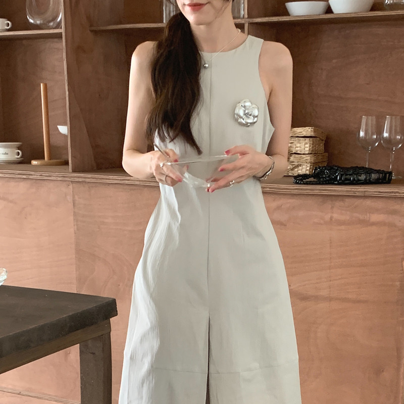 Summer retro elegant design fitted brace with a round collar