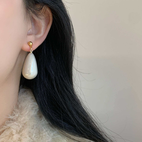 Retro universal elegant earrings drop-shaped from pearl