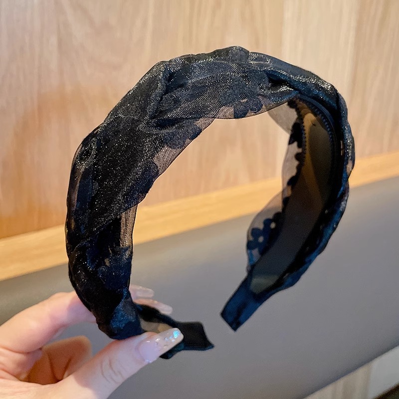 Flores de malla negra.