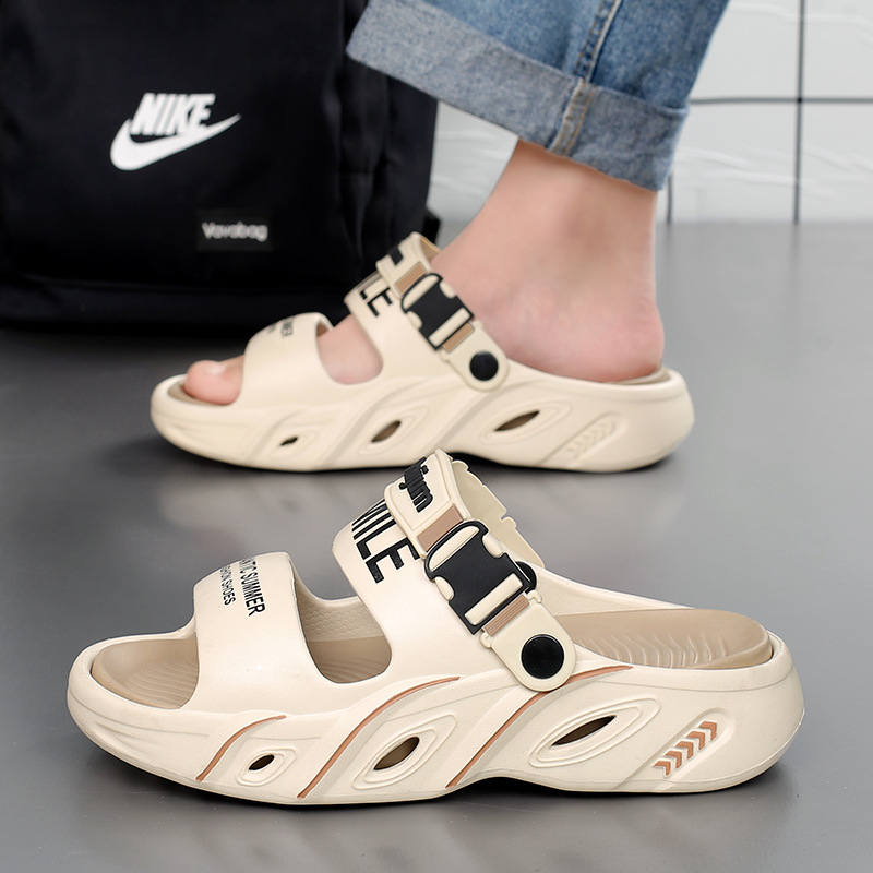 Zapatillas verano nuevo estilo casual para hombres sandalias de conducción de uso exterior de gran tamaño ligero pisando mierda pareja chanclas de playa