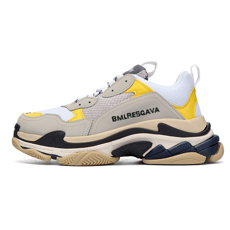 Papi zapatos blancos y amarillos