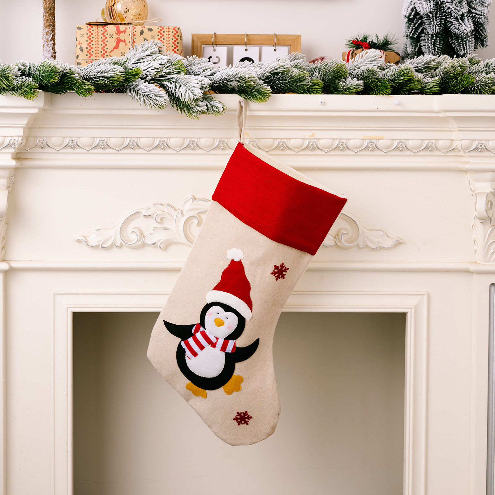 Hogar y jardín nuevas decoraciones navideñas calcetines navideños con estampado de dibujos animados de lino con borde rojo calcetines de regalo para niños colgante de árbol_voghion.com