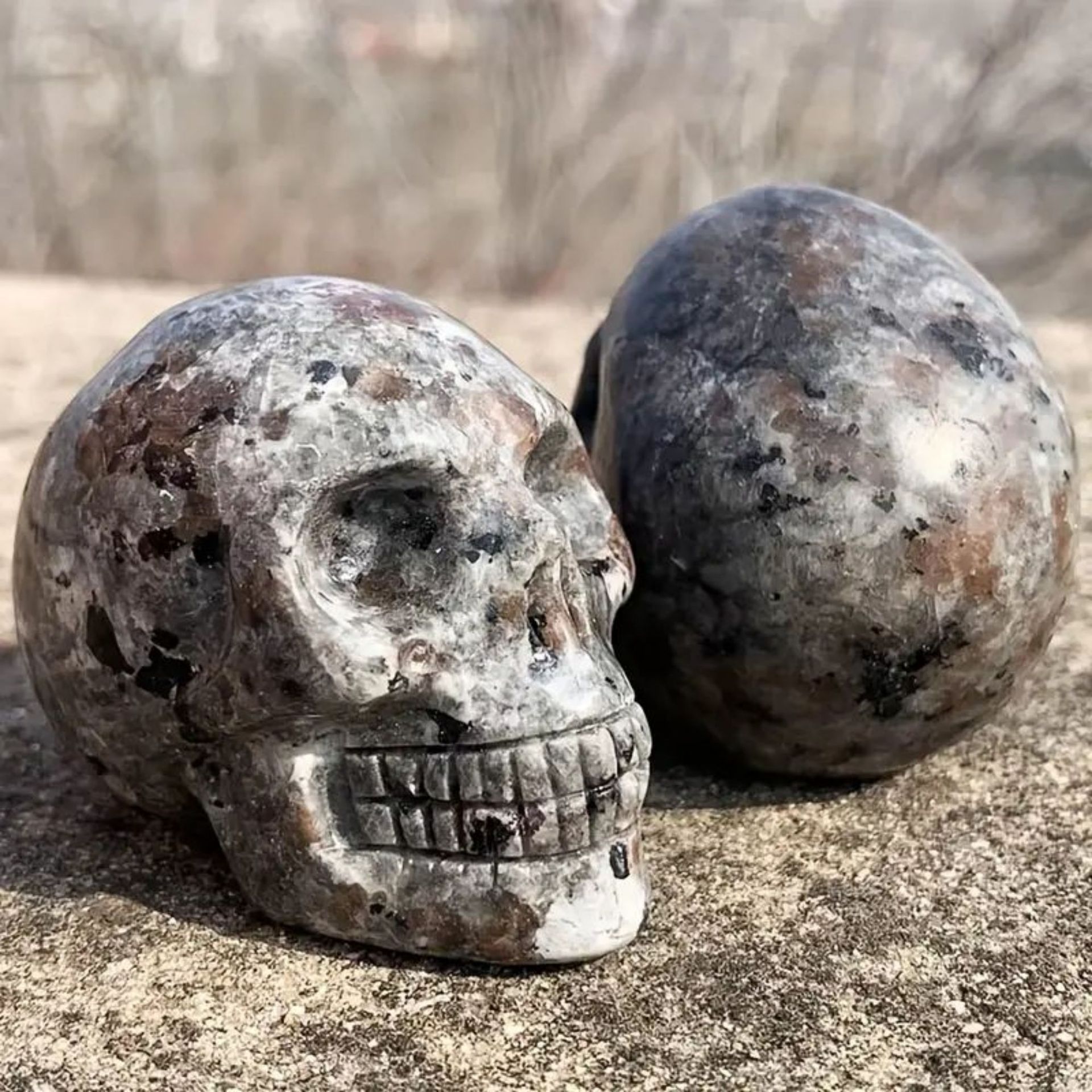 批发水晶雕刻火焰石头骨雕像收藏工艺品摆件万圣节恐怖道具骷髅头