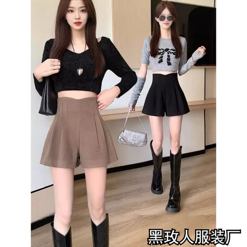 Wear wide-leg black autumn woolen a-line new style boots and pants, small man, high-waist loose casual shorts, women's base