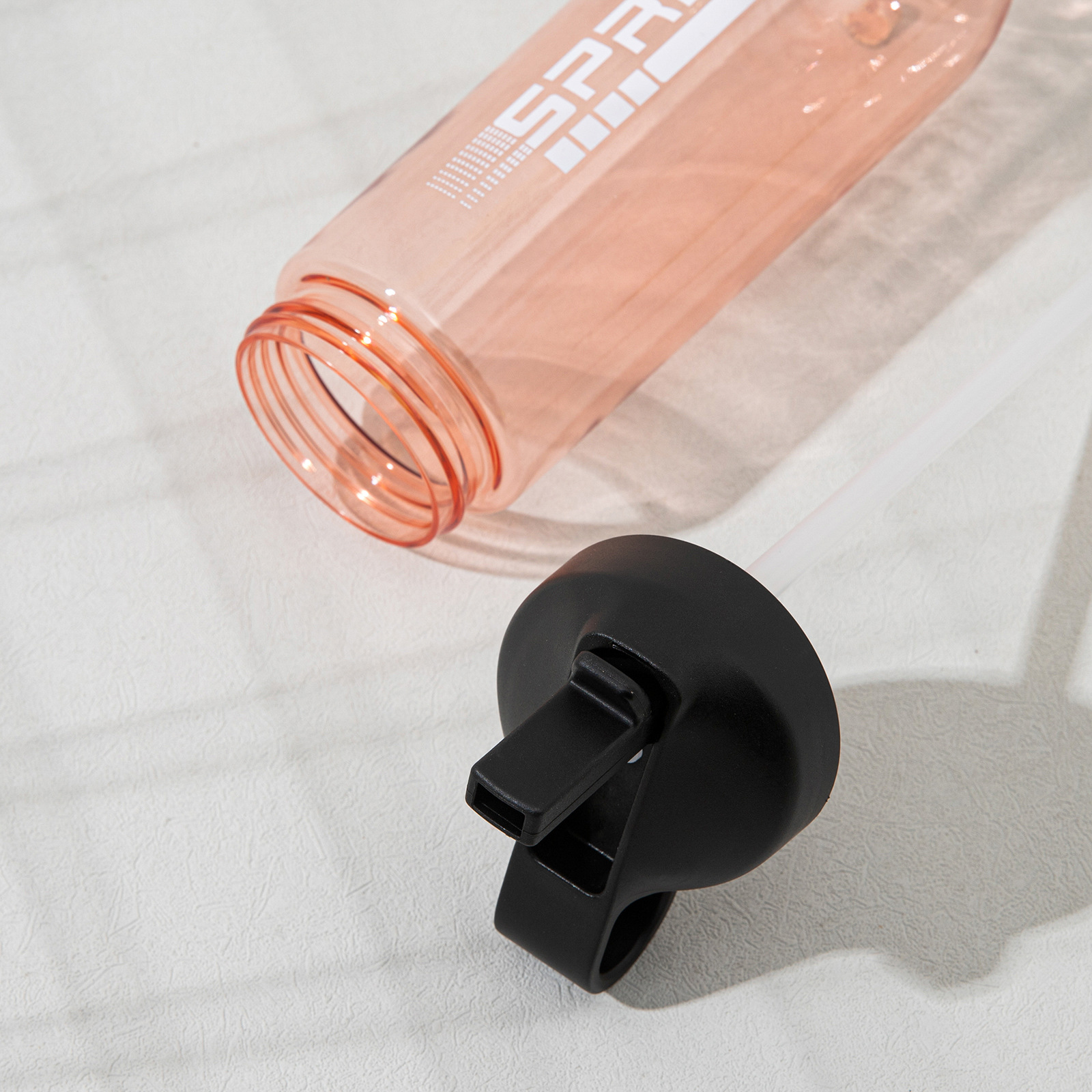 Verano nuevo estilo de plástico para deportes al aire libre taza de espacio portátil portátil de alto valor para niños y niñas botella de agua de gran capacidad