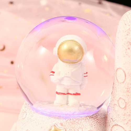Cartoon glowing astronaut figurine, INS feng shui crystal ball pen holder, astronaut home desktop small night light wholesale
