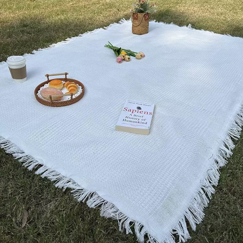 Picnic mat for outdoor camping, portable outdoor lawn mat, thickened ins-style French fabric table mat for music festivals, parks, and beaches