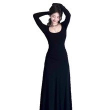 高级感黑色方领长袖连衣裙2025秋冬女装内搭法式百搭收腰a字长裙