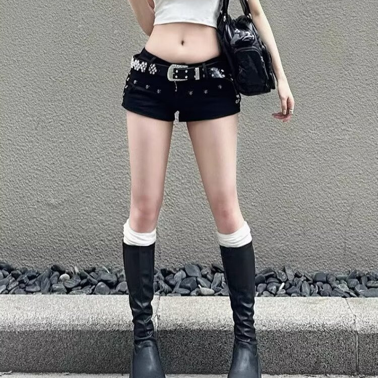 Shorts with Waist Pouch, Denim Ultra-Short Shorts for Women, New Black Style with Rivets, Low-Rise American Style, Summer 2026, Sexy Hot Girl Style
