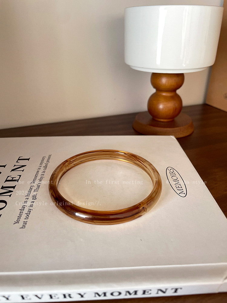 Amber extremely fine style