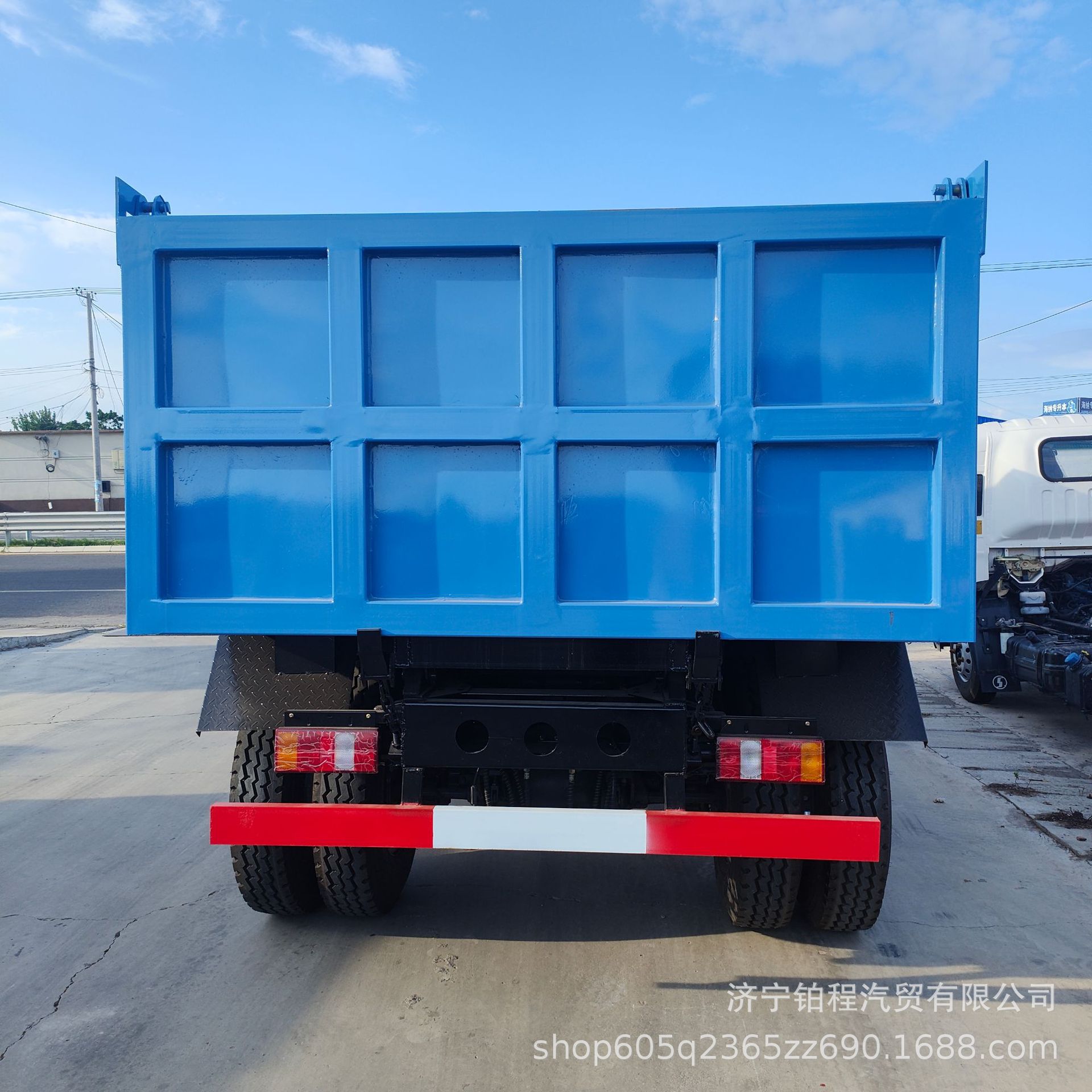 Cross-border export to Africa: Sinotruk Howo rear-tipping dump truck, 3-ton, 5-ton, 10-ton muck transport vehicle