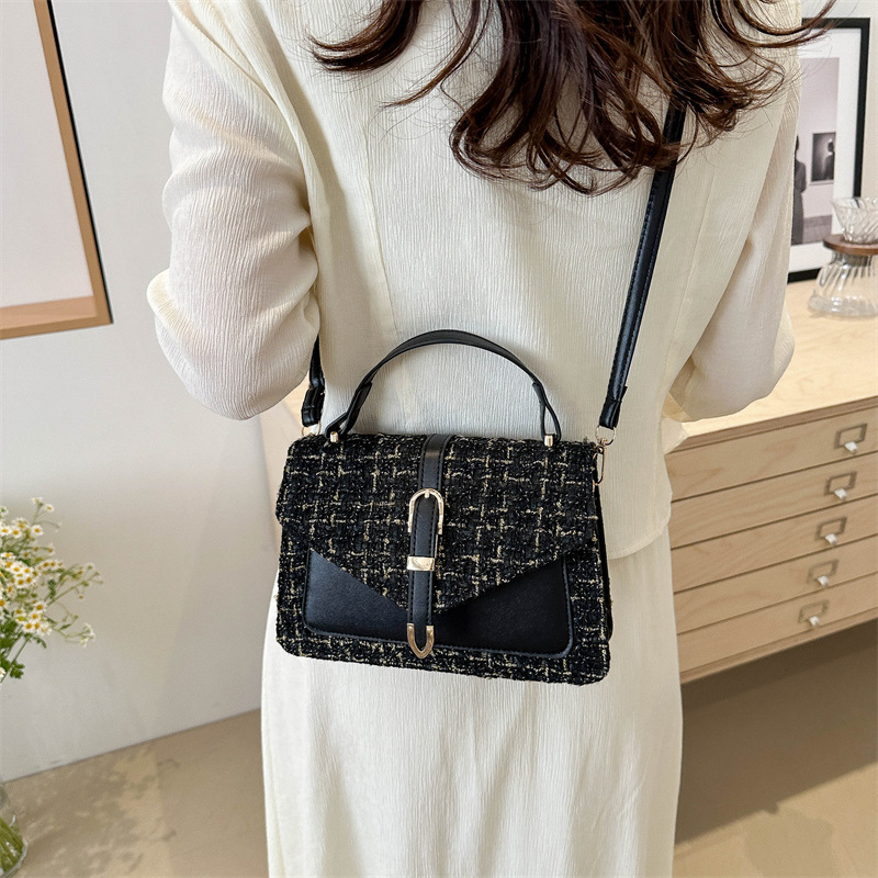 Diseño de nicho de lujo ligero bolso de lana cuadrado este año nuevo estilo coreano versátil bolso de hombro de un solo hombre de oficina estricado