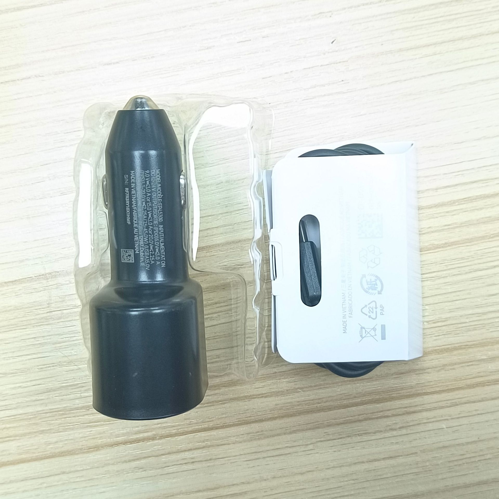 Suitable for Samsung S22Ultra 45W Car Battery Charger A+C One-To-Two Car Charger Ultra-Fast Ep-L530