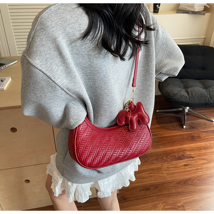 This is a new, trendy and fashionable, simple and retro commuting bag for women in 2025, featuring a soft leather bag with a high-quality texture undefined