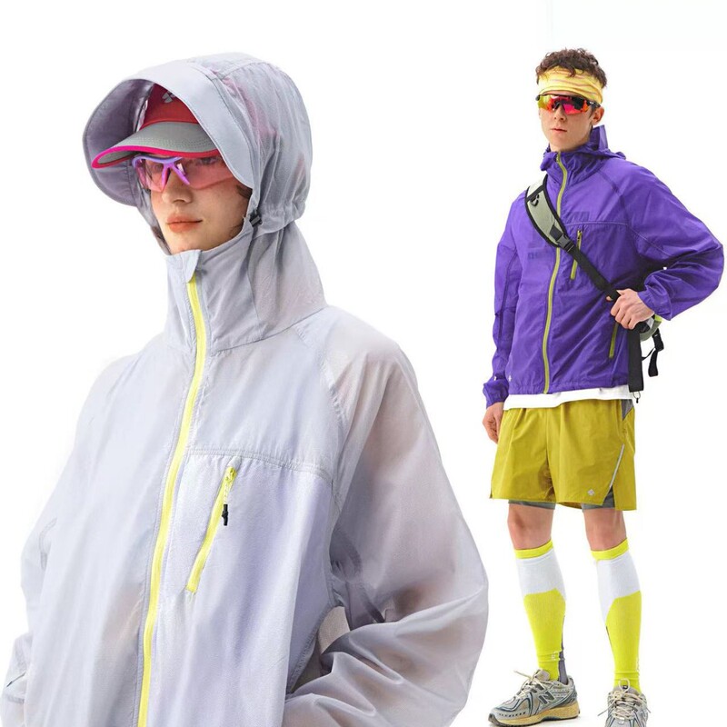 トレンディな夏のマウンテンスタイルの男性と女性用のアウトドアライトジャケット、フード付き日焼け止め服、紫外線防止カップル旅行用スキン服|undefined
