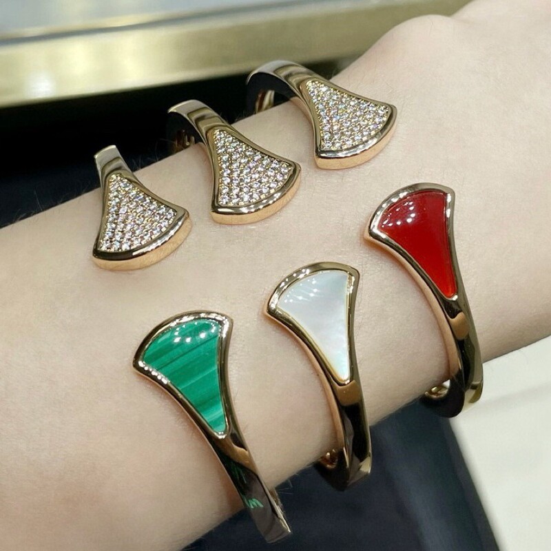 Luxury Jewelry: Baojia Skirt-Style Bracelet, Natural Mother-Of-Pearl Open Fan-Shaped Bracelet, Ruby-Encrusted Diamond Bracelet, Wholesale Jewelry Luxury Jewelry: Baojia Skirt-Style Bracelet, Natural Mother-Of-Pearl Open Fan-Shaped Bracelet, Ruby-Encrusted Diamond Bracelet, Wholesale Jewelry