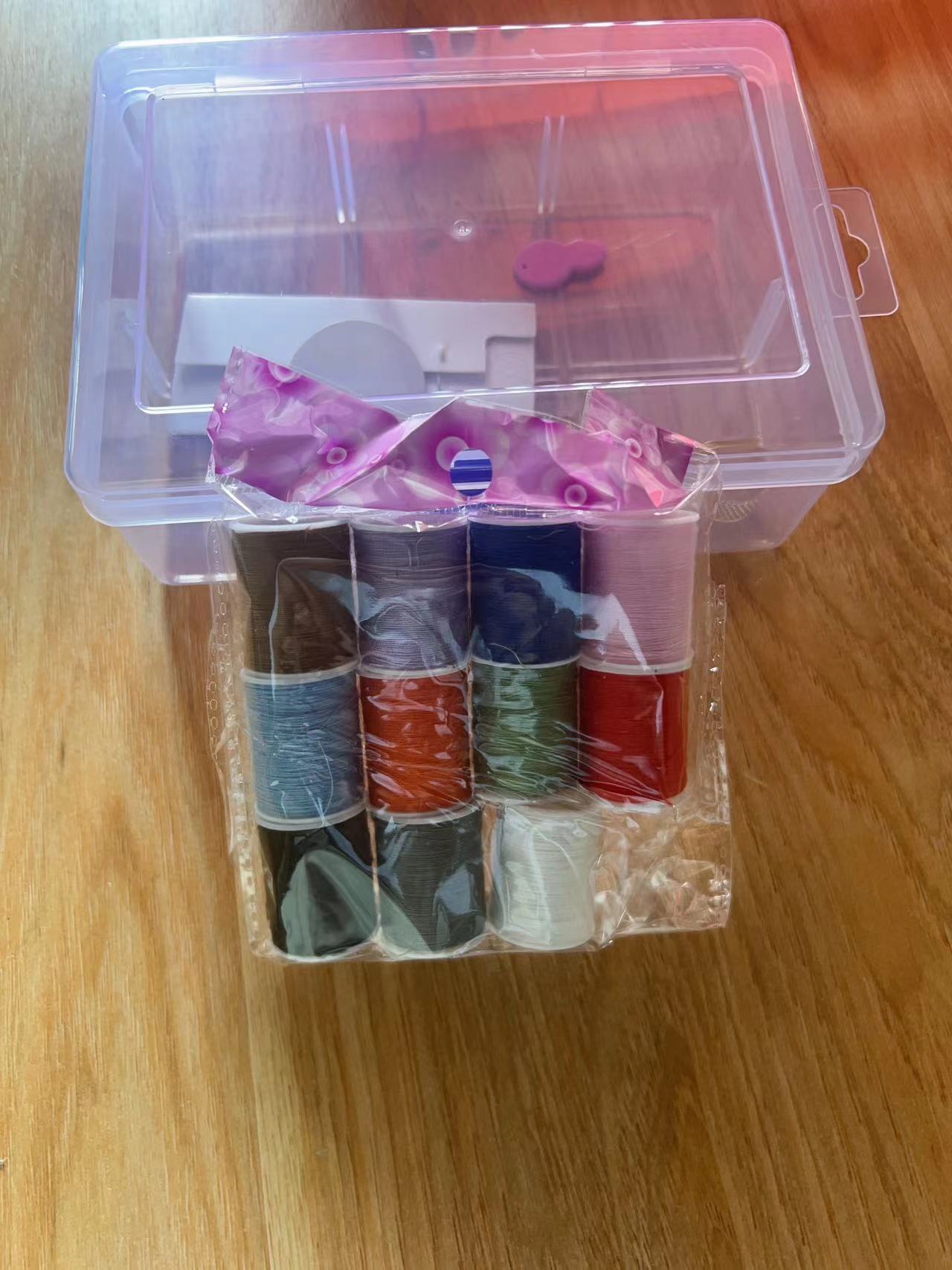 Fabricante spot 302 costura hogar hilo de coser hecho a mano hilo de engranajes hilo de poliéster cosido a mano hilo de color blanco y negro al por mayor