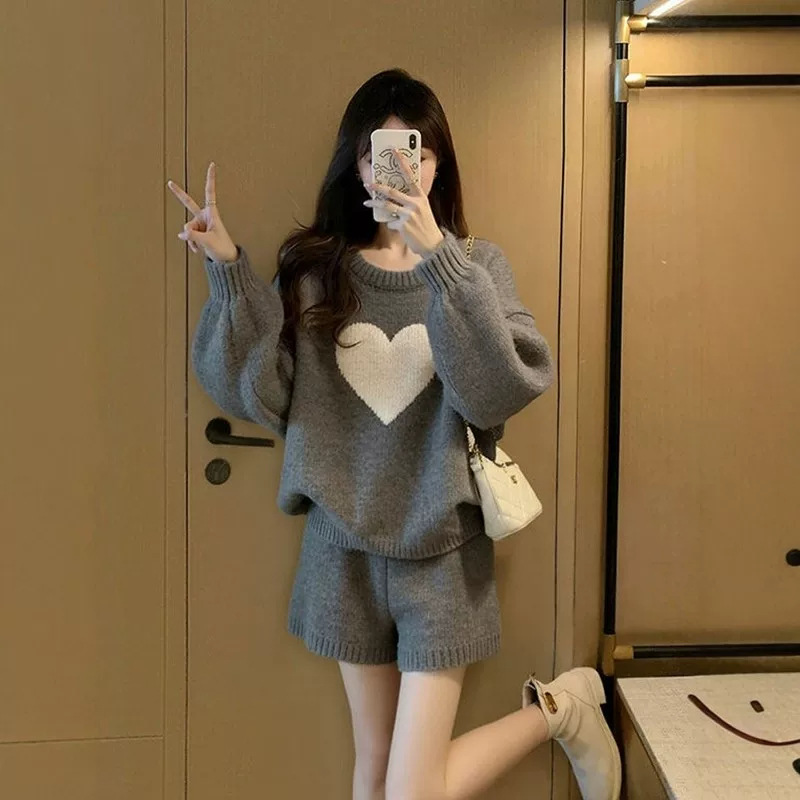 超火休闲灰色爱心提花针织套装女2026新款秋季穿搭上衣裤子两件套