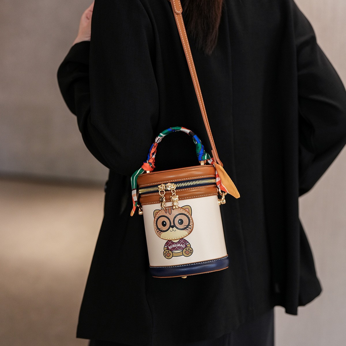 Cylindrical Women's Shoulder Bag For Daily Commuting And Style_voghion.com