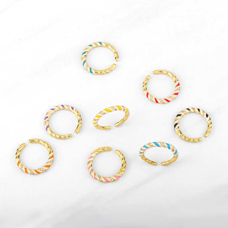Fashion Personality Trendy Cold Wind Gold-plated Zircon Twist Ring display picture 2
