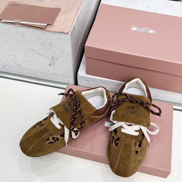 Fashionable two-tone GAT shoes