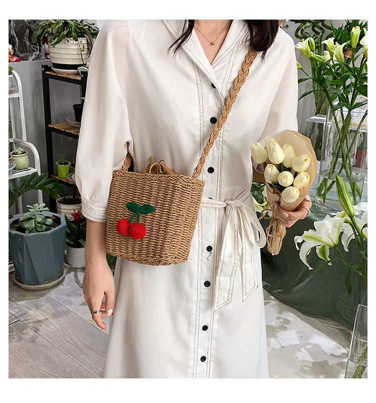New Fashion Shoulder Cherry Crossbody Straw Small Square Women's Bag display picture 2