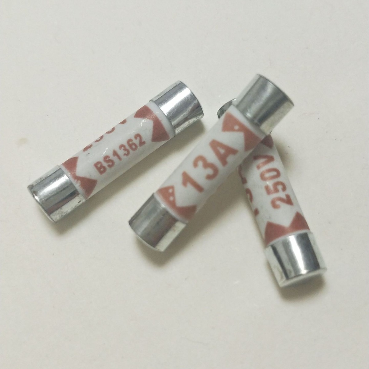 供1362无砂英式6×25 陶瓷保险管3A5A13A 保险丝