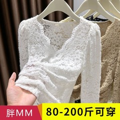 柔らかいモチモチとした毛の模様のレースの底のシャツの女性の春と秋の波の辺のvネックの中で小さいシャツの短いタイプのタックの上着を掛けます。