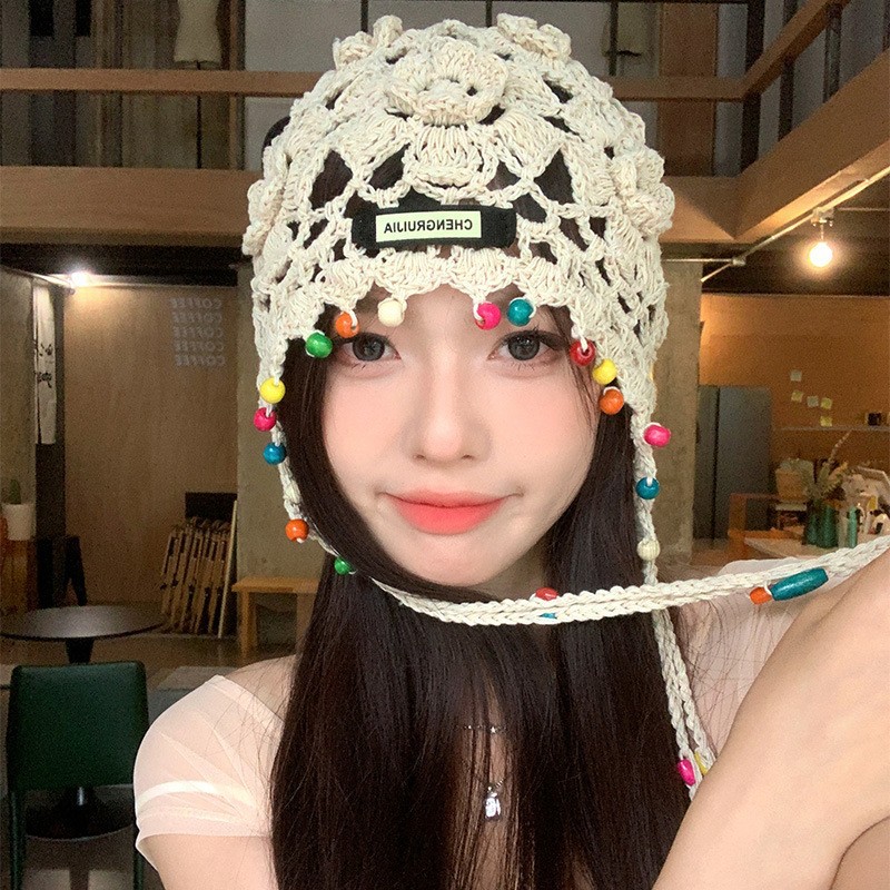 春夏の手編みの透かし彫りの帽子の女性のフックの花の民族の風のフリンジストラップカバーのニットの帽子