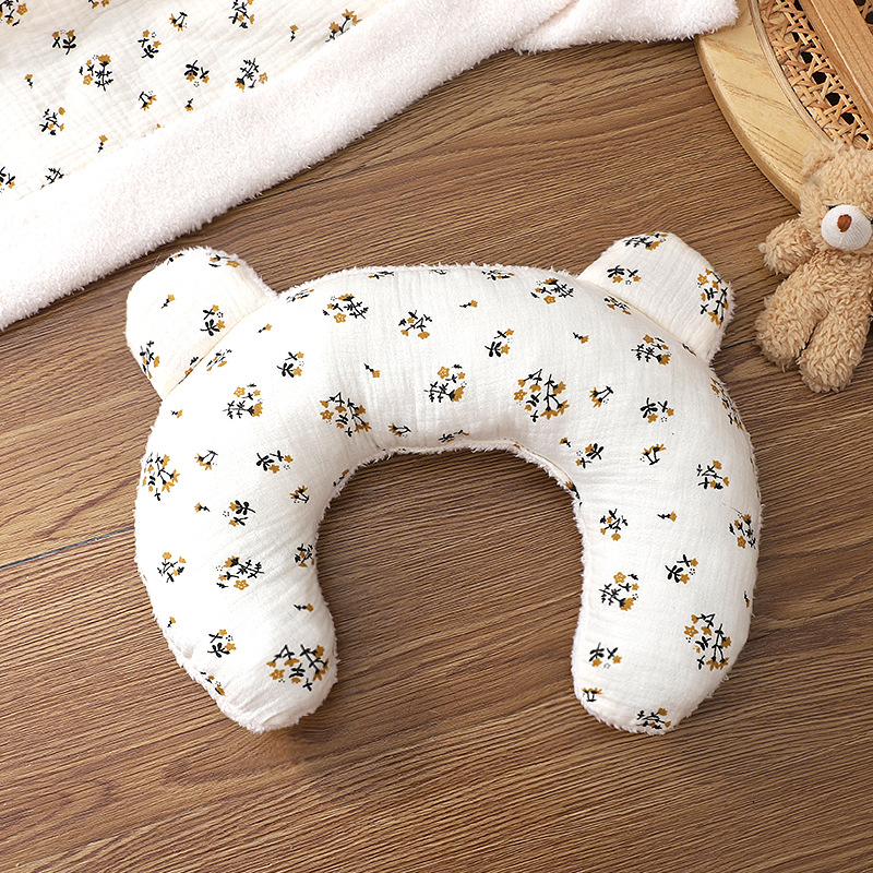 작은 노란 꽃 베개 [흰색 배경]