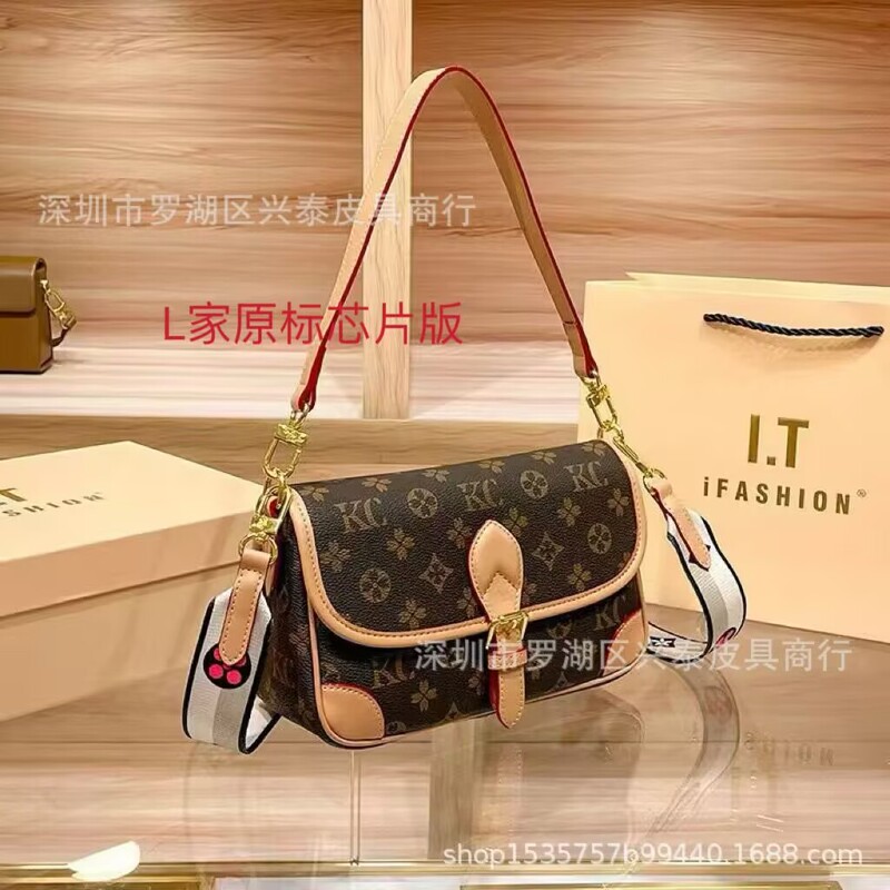 European and American Accessible Luxury New Presbyopic Diane&V Genuine Leather Baguette Bag Armpit Bag Single Shoulder Crossbody Women's Bag