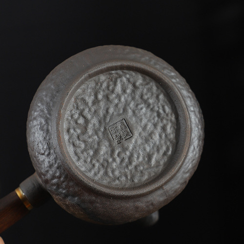 Black sandalwood side handle fair cup handmade retro coarse pottery fair cup tea sea gilt iron glaze tea divider male cup even cup