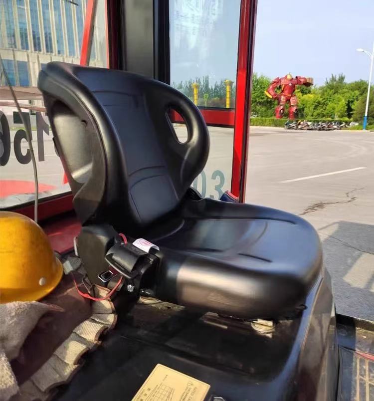 Cross-Border Manufacturers of Suitable Seats for Forklifts, Forklift Seat Accessories, Engineering Seat Cushions, and Various Universal Seats