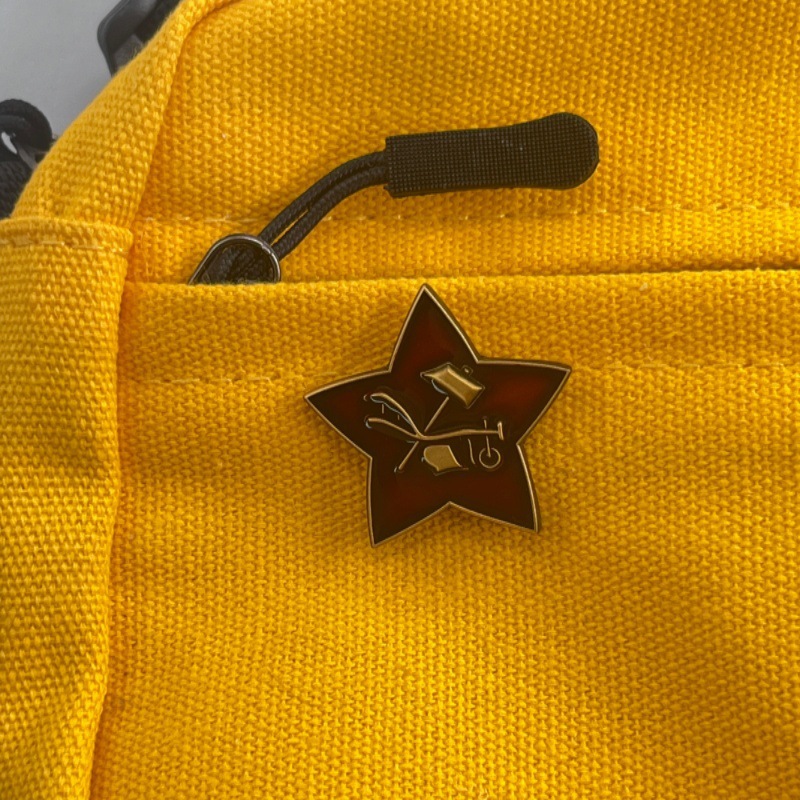 Vintage Red Pentagram Enamel Badge Cultural and Historical Brooch Collection Souvenir Backpack Collar Accessory Pendant