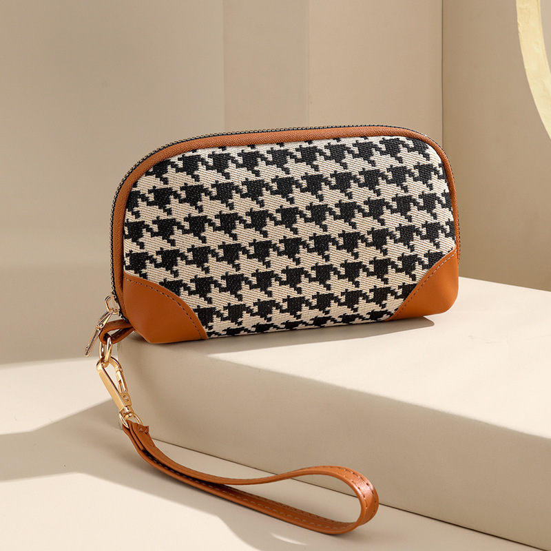 Houndstooth brown