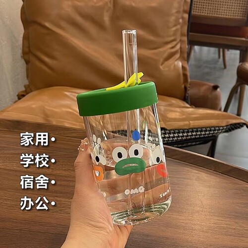 High borosilicate glass cup with silicone lid, large capacity straw cup, stylish water cup, bubble tea cup, coffee cup