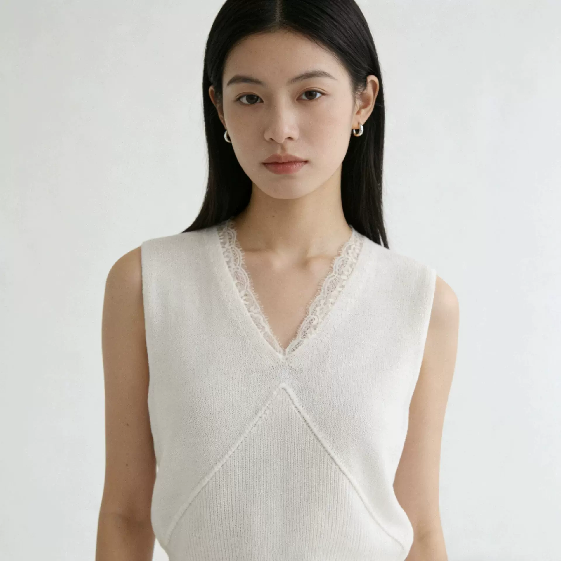 2026夏季新款女装慵懒风针织毛衣内搭背心气质蕾丝边设计温柔风