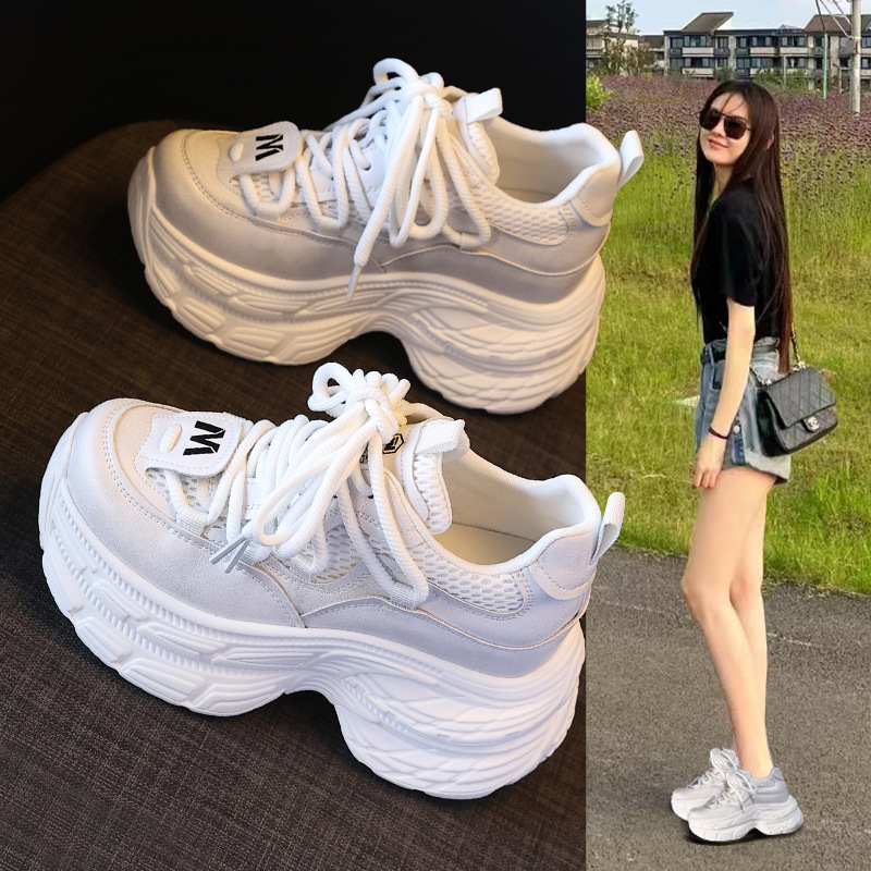 Giày sneaker nữ đế dày tăng chiều cao, mặt lưới thoáng khí, phong cách bánh xốp — Màu be