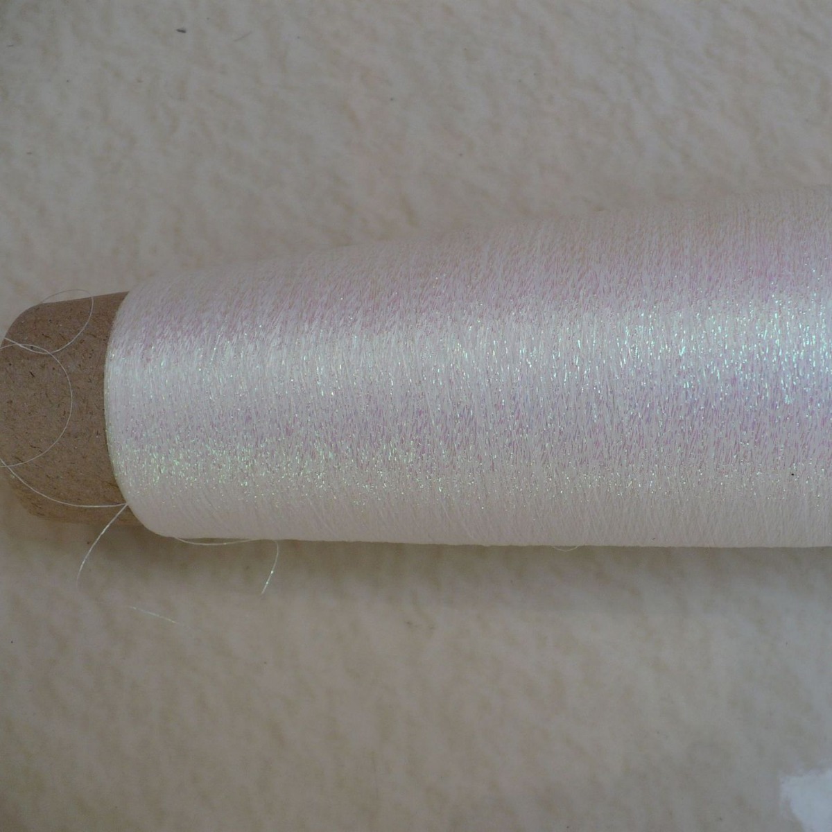 玫瑰金纸包裹红金丝和白色长丝缠绕线螺纹针织银色丝钩包包用