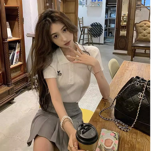New knitted short-sleeved T-shirt for women, summer white ice silk short half-sleeved base shirt/top.