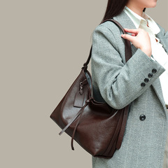 本革の女性カバンhobo風の怠惰なトップ層の牛革はなめし革の特包の大容量のシングルショルダーバッグを植えます。