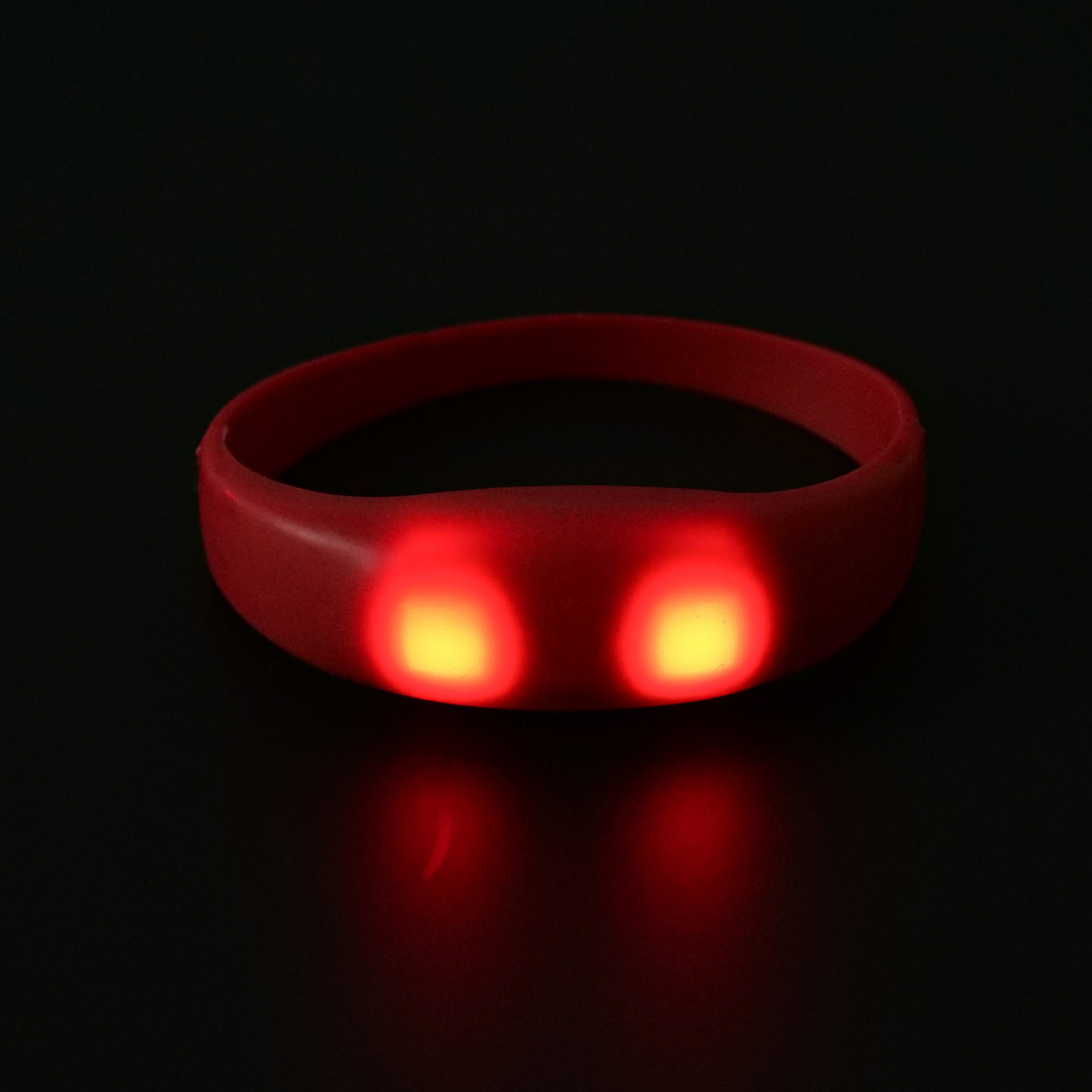 TPE pegamento blando no silicona led pulsera luminosa de tres funciones 6 colores control de voz botón de regalo brazalete luminoso de concierto